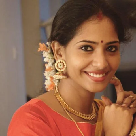 ``மாமியார் மருமகள்னா எப்போவும் சண்டை போட்டுக்கணுமா என்ன..?'' - `சுமங்கலி' ஸ்வேதா