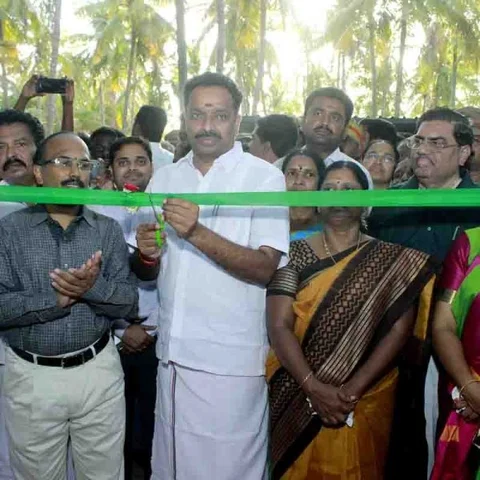 கரூரில் அம்மா பூங்காவைத் திறந்த அமைச்சர்..!