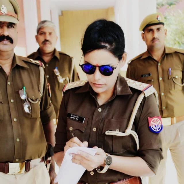 40 நிமிட திக் திக் சேஸிங்... ஒரே இரவில் `லேடி சிங்கம்'... - சினிமா பாணியில் ரவுடியைப் பிடித்த பெண் இன்ஸ்பெக்டர்!