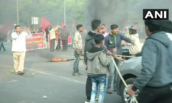 ரயிலை மறித்த தொழிலாளர்கள்! - வட மாநிலங்களில் விஸ்வரூபம் எடுத்த பாரத் பந்த்