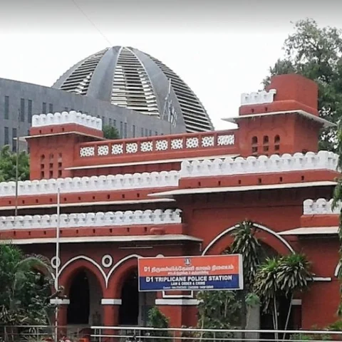 ``ரூ.2,000 கொடுங்க போதும் சார்..!’’ - எஸ்.ஐ-யிடம் தானாக வந்து சிக்கிய பாலியல் கும்பல்!