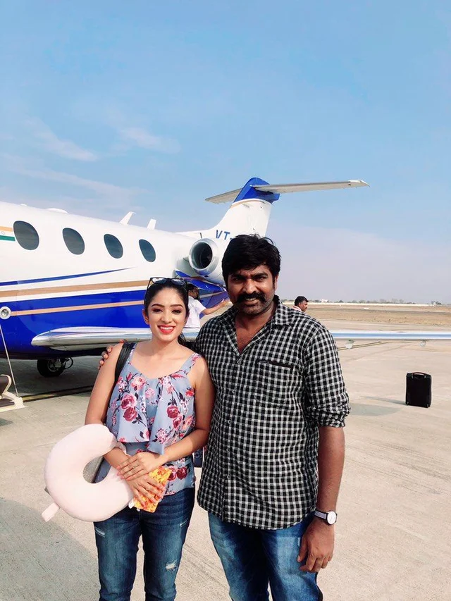 `பொட்டேட்டோ சிப்ஸ் கொடுத்ததும், டயட்ல இருக்கீங்களா'னு கேட்டேன்’ - விஜய்சேதுபதியுடன் தியா பயணம்!