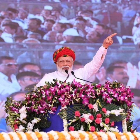 கொச்சி... கராச்சி..! -அண்டை நாட்டு விவகாரத்தால் குழம்பிய பிரதமர் மோடி