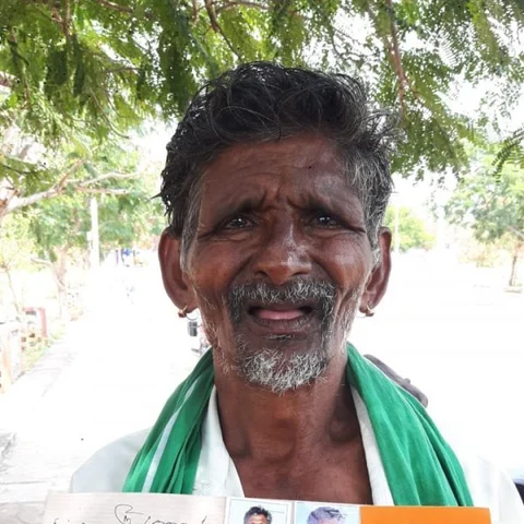 ஆதரவற்ற நிலையிலும் ஆயிரம் ரூபாய் நிதிஉதவி! - 75 வயது தேனி முதியவர் நெகிழ்ச்சி #Pulwamaattack