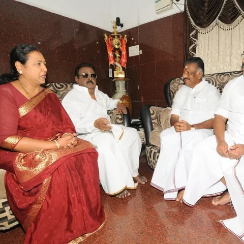 `கவலைப்படாதீங்க... இன்றுக்குள் முடிந்துவிடும்!'- நிர்வாகிகளை குஷிபடுத்திய விஜயகாந்த்