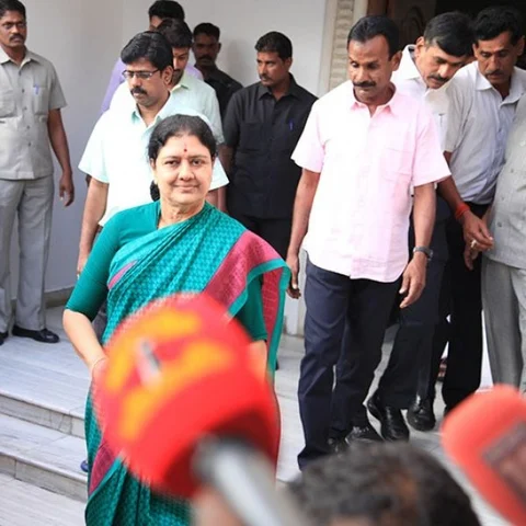 நீதிமன்ற நடைமுறையிலேயே இது கிடையாது! சசிகலா மனுவைத் தள்ளுபடிசெய்தார் நீதிபதி!