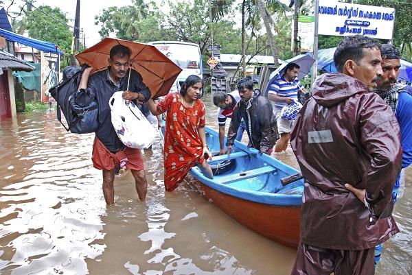 `தயவு செய்து எங்கள் ஒருநாள் சம்பளத்தைப் பிடியுங்கள்' - கேரளாவுக்காகப் பழனிசாமியிடம் ஏங்கிய அரசு ஊழியர்கள்
