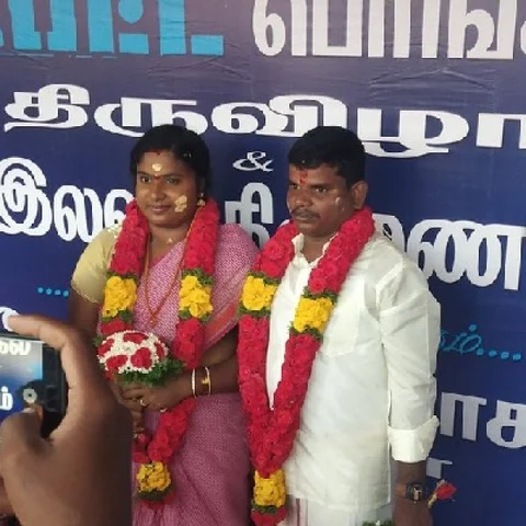 இது ‘பேட்ட’ ஸ்பெஷல் திருமணம்! - தியேட்டர்களைத் தெறிக்கவிடும் ரஜினி ரசிகர்கள்