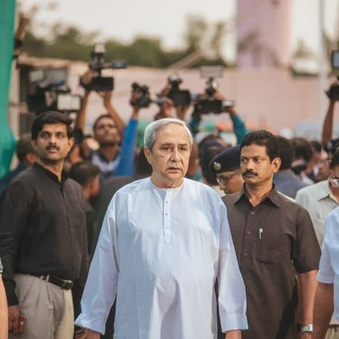 பணிந்தது ஃபானி... அங்கே நவீன் இருக்கிறார்!