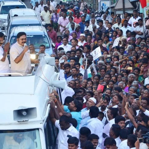 முத்தையாவா... சுந்தர்ராஜனா... பரமக்குடி பிரசாரத்தில் திணறிய தினகரன்