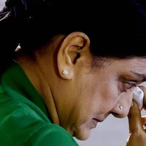 பரப்பன அக்ரஹாரா சிறையில் சசிகலாவை சந்தித்த நடிகை விஜயசாந்தி!
