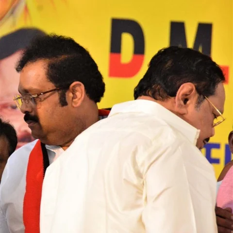 ‘காட்பாடியின் கட்டபொம்மன் துரைமுருகன்!’ - தி.மு.க தொண்டர்கள் நகைச்சுவை