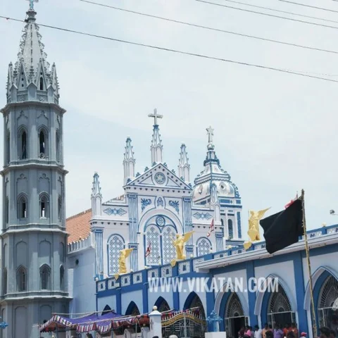 தூத்துக்குடி பனிமய அன்னை ஆலயம் முன்பு கறுப்புக்கொடி ஏற்றி போராட்டம்! #BanSterlite