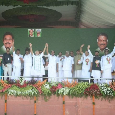 `179 நாள்கள் முடிந்துவிட்டன!'- பிரசார மேடையில் மோடியிடம் ராமதாஸ் கொடுத்த முக்கிய மனு