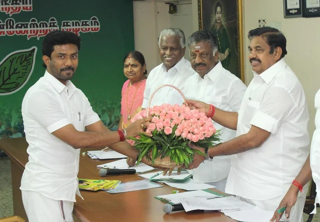 `அமெரிக்காவிலிருந்து நேராகக் குதித்துவந்து சீட் கேட்கவில்லை’ - வாரிசு அரசியல் பற்றி ஓ.பி.எஸ் மகன்