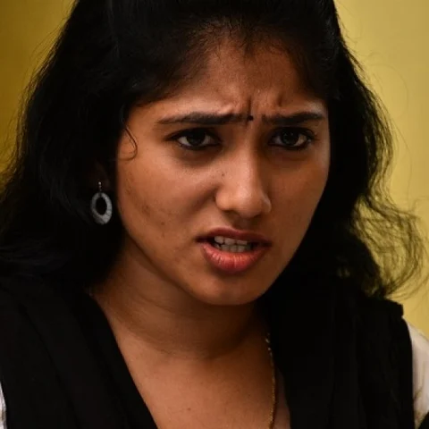 “பிக்பாஸ் வீட்டின் பல பிரச்னைகளுக்கு சினேகன்தான் காரணம்!” ஜூலி #BiggBossTamil