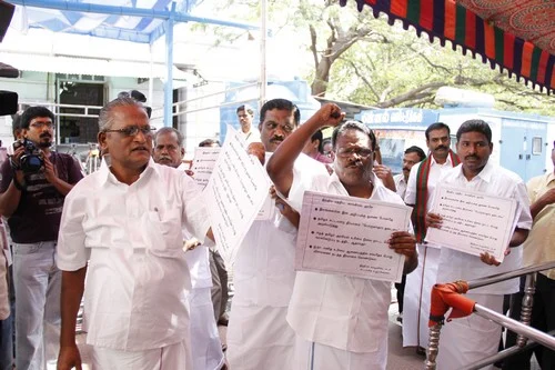 பட்ஜெட்டை புறக்கணித்தது தி.மு.க., இந்திய கம்யூனிஸ்ட்