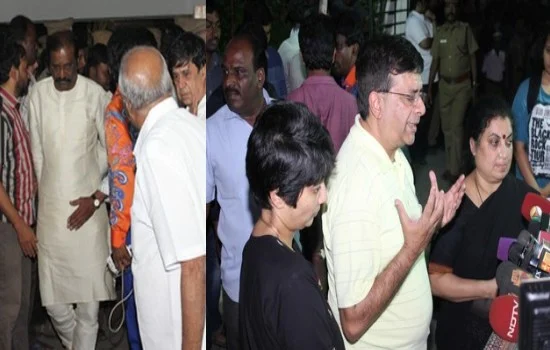 இயக்குனர் பாலசந்தர் உடல் தகனம்; இறுதி ஊர்வலத்தில் ஆயிரக்கணக்கானோர் பங்கேற்பு!