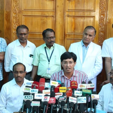 `ஹெச்.ஐ.வி.யால் பாதிக்கப்பட்ட வாலிபர் மரணத்தில் மர்மம்?’ - பெற்றோர்கள் கோரிக்கை