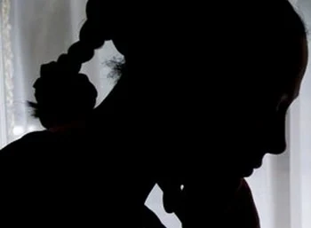 `ஆபாச வீடியோ போட்டு பாலியல் வன்கொடுமை செய்கிறார்! - ஆதரவற்ற சிறுமிகள் கண்ணீர் வாக்குமூலம்