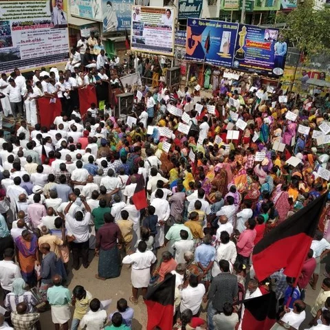 `டாஸ்மாக்கை மூடுங்கள்!'- தி.மு.க போராட்டத்தில் குவிந்த பெண்கள்