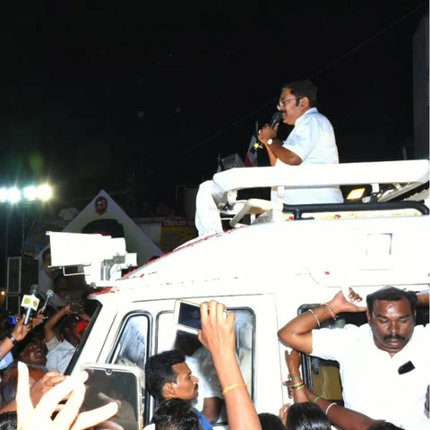 `பா.ம.க-வுடன் கூட்டணி வைப்பது ஜெயலலிதாவுக்குச் செய்யும் துரோகம்!’ - தகித்த தினகரன்