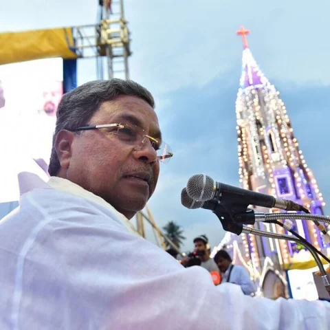 `பிரதமராகத் தொடர மோடிக்குத் தகுதி இல்லை!' - சித்தராமையா ஆவேசம்