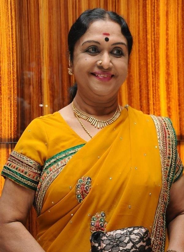 ``பிசினஸ் பண்றேன்... பயோபிக்லாம் வேண்டாம்... கடைசியா அஜித் ஃபிலிம் பார்த்தேன்!'' - சரோஜாதேவி