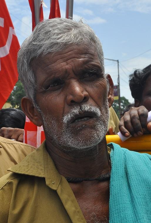 '17 வருஷம் வேலை; ரூ.3,200 சம்பளம்'- மனக்குமுறலில் துப்புரவுப் பணியாளர்கள்