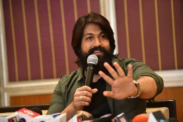 "எனக்கு யாரும் கொலை மிரட்டல் விடவில்லை" - கே.ஜி.எஃப் நாயகன் யாஷ் விளக்கம்