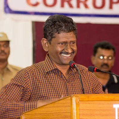'லஞ்சம் வாங்கும் அனைவரும் பிச்சைக்காரர்களே!' - சகாயத்தின் சாட்டையடி