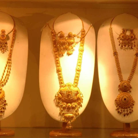 கிராண்டான ஆடைகள், நகைகள்... இனி வாடகைக்கு எடுக்கலாம்!