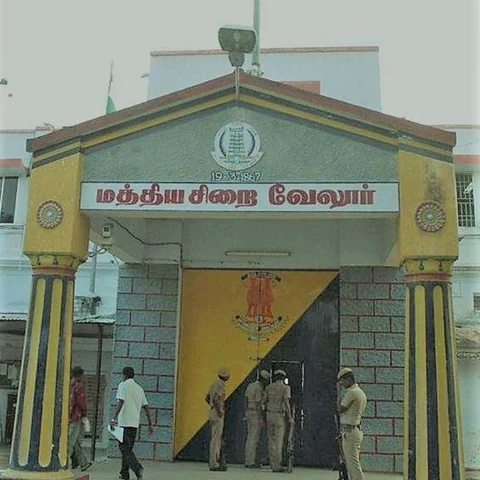 ‘அரசியல்வாதிகளிடம் பணம் பறிக்கத் திட்டம்!’ - வேலூர் மாவட்டத்தில் 2,200 ரௌடிகள் கண்காணிப்பு