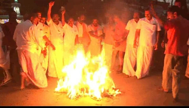 குமரியில் கேரள முதல்வரின் உருவ பொம்மை எரித்துப் போராட்டம்!
