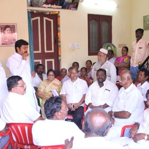 `நிதி ஒதுக்கியாச்சு; சந்தோஷமா வேலையைப் பாருங்க!' - தொண்டர்களைக் குஷிப்படுத்திய அ.தி.மு.க எம்.எல்.ஏ