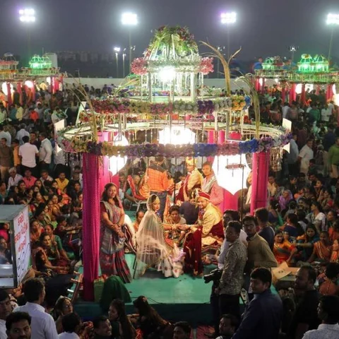 `6 வருடம்; 1,300 திருமணம்' - ஆதரவற்ற பெண்களுக்கு தந்தையான குஜராத் வைர வியாபாரி!