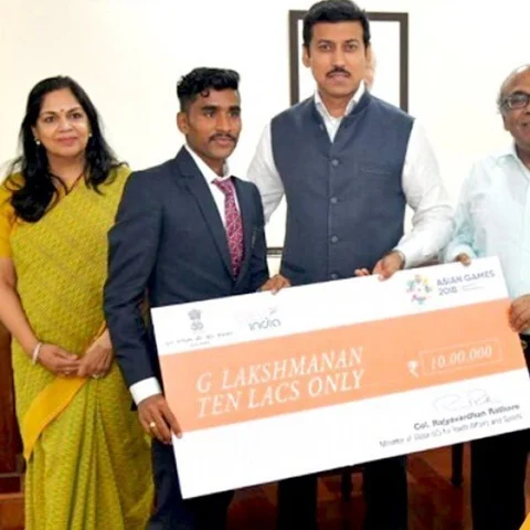 `நீங்கள் சாம்பியன்தான்!’ - தகுதிநீக்கம் செய்யப்பட்ட தமிழக வீரரை நேரில் கௌரவித்த அமைச்சர்!#GLakshmanan