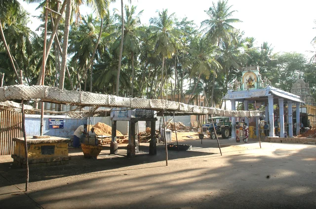 சனீஸ்வரர் சிலை மீது தேங்காய் உடைத்த பக்தர் கம்பி எண்ணுகிறார்