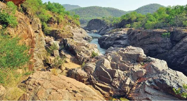 உள்ளரசியல் to உலக அரசியல்: 4 நிமிட வாசிப்பில் ஜூனியர் விகடனின் 8 மேட்டர்கள்!
