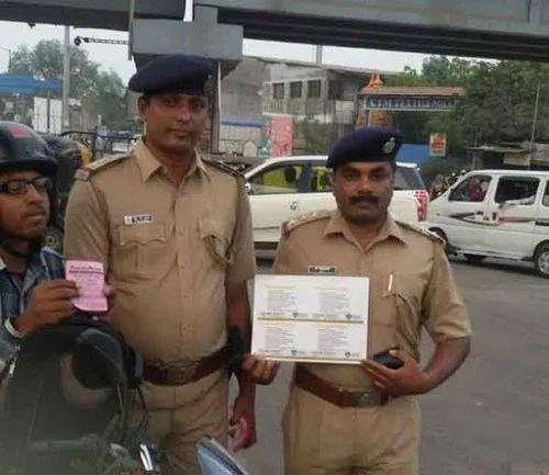 சாலை விதிகளைப் பின்பற்றினால் பெட்ரோல், உணவுக் கூப்பன் இலவசம்!