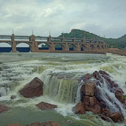 ``வெள்ளப்பெருக்கு ஏற்படும் அபாயம்” - மேட்டூர் அணை திறப்பால் எச்சரிக்கும் மத்திய நீர்வள ஆணையம்!