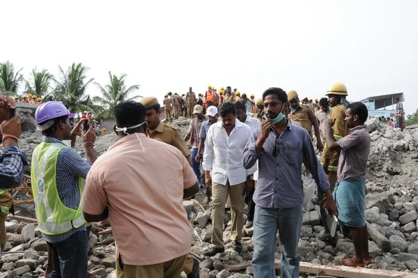 கட்டட விபத்துக்கு காரணமானவர்கள் மீது கடும் நடவடிக்கை தேவை: சிரஞ்சீவி ஆவேசம்