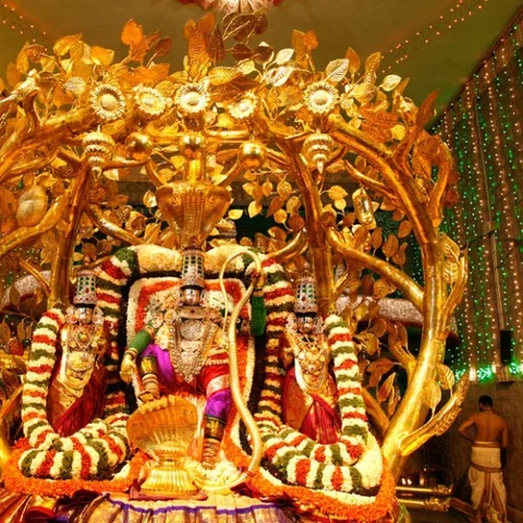 தினமும் திருப்பதிப் பெருமாள் யார் முகத்தில் கண் விழிப்பார் தெரியுமா?