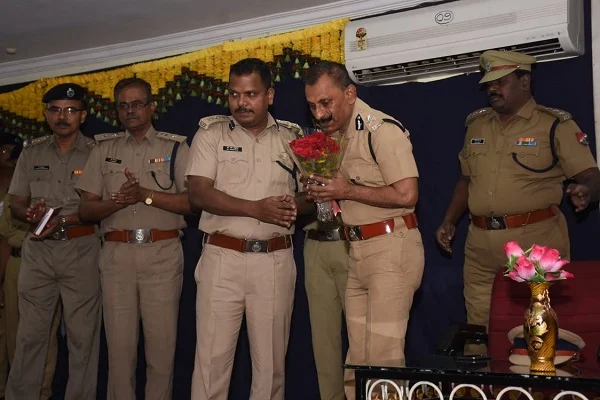 `என் பணியை இளைஞர்களை நம்பி விட்டுச் செல்கிறேன்’ - ஐ.ஜி பொன்.மாணிக்கவேல் உருக்கம்!