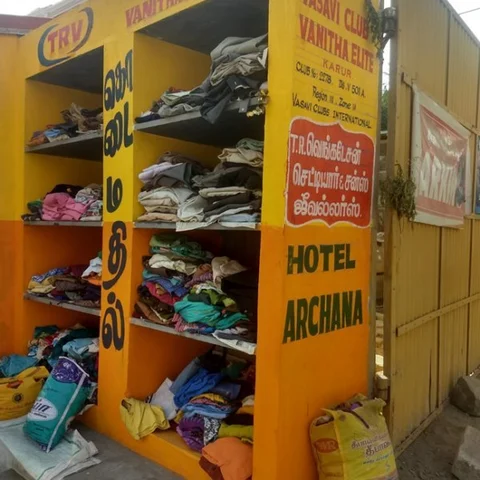 வறியவர்களுக்கு உதவ `கொடை மதில்!' கரூரில் ஹோட்டல் ஒன்றின் `மனிதநேய' முயற்சி!