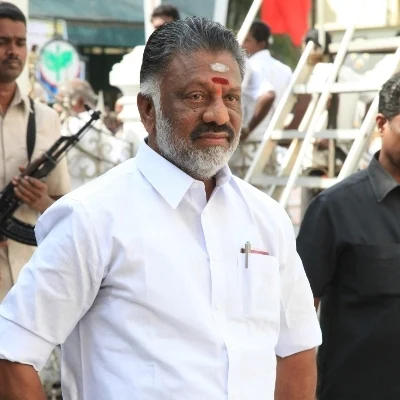 சசிகலாவை முடக்க பன்னீர்செல்வத்தின் வியூகம் இதுதானா?! #OpsVsSasikala