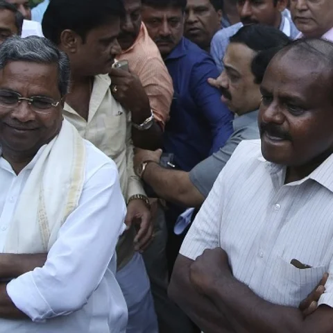 `தேர்தலுக்குப் பிந்தைய கூட்டணி சட்ட விரோதமானது!’ - குமாரசாமி பதவியேற்பதற்கு எதிராக உச்ச நீதிமன்றத்தில் வழக்கு