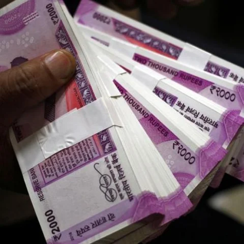 டாலருக்கு நிகரான இந்திய ரூபாயின் மதிப்பு வரலாறு காணாத கடும் வீழ்ச்சி!