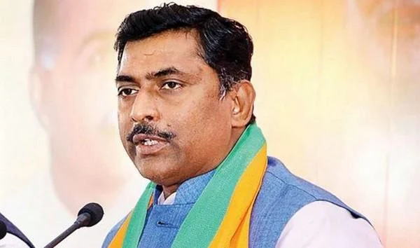 நிர்மலா சீதாராமனின் கையொப்பத்தை போலியாகப் போட்டு மோசடி: பா.ஜ.க முரளிதர ராவ் மீது வழக்கு!