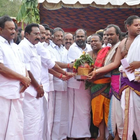 தமிழ்த்தாய் வாழ்த்து இல்லை; அவசர கதியில் கிளம்பிய முதல்வர்! - குழப்பத்தில் முடிந்த மதுரை விழா